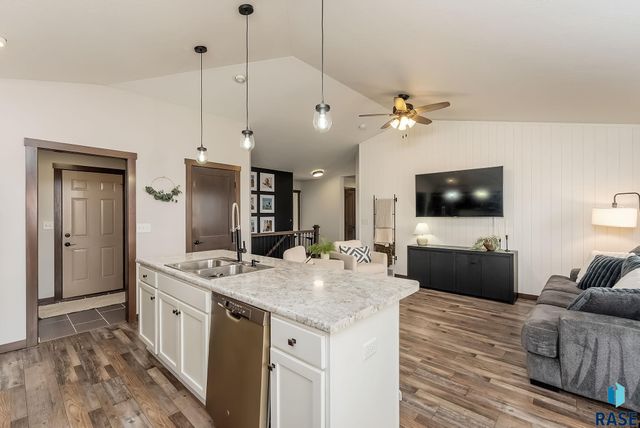 4025 S Pisidian Ave Avenue, Sioux Falls, SD 57110