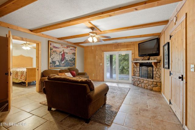 4167 Spring Creek Way, Sevierville, TN 37876
