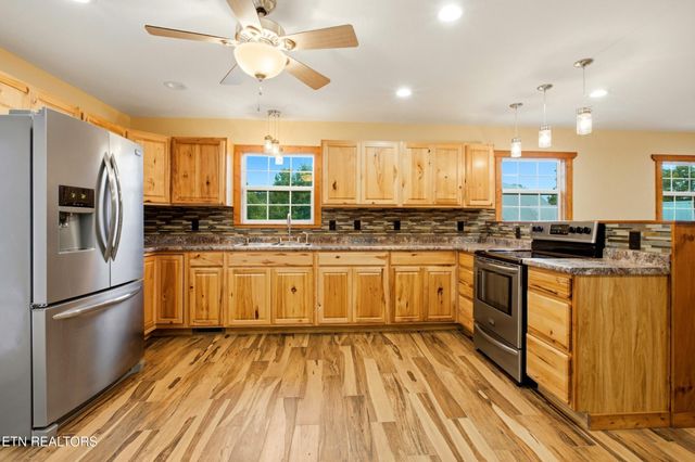 4167 Spring Creek Way, Sevierville, TN 37876