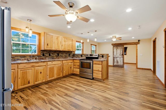 4167 Spring Creek Way, Sevierville, TN 37876