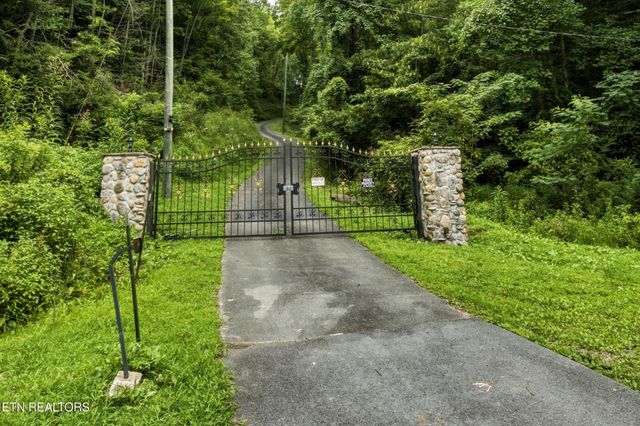 4167 Spring Creek Way, Sevierville, TN 37876