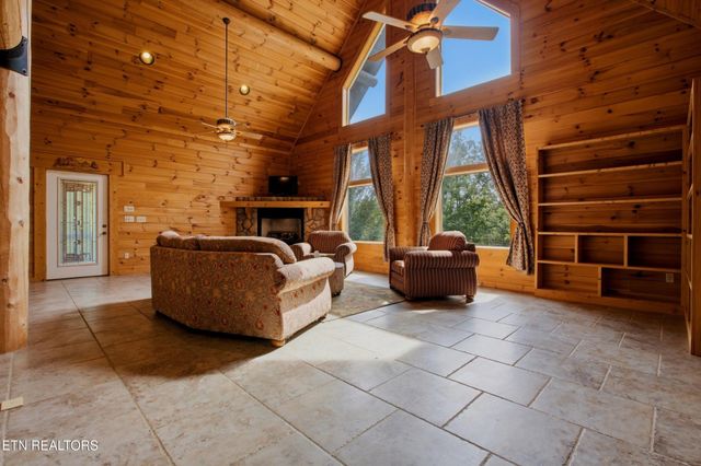 4167 Spring Creek Way, Sevierville, TN 37876