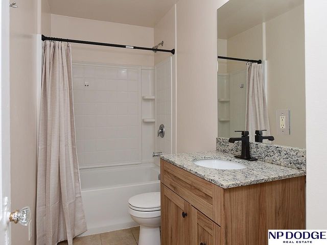 2701 S 60th Street, Omaha, NE 68106