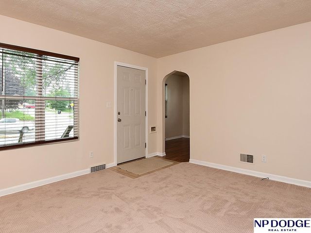 2701 S 60th Street, Omaha, NE 68106