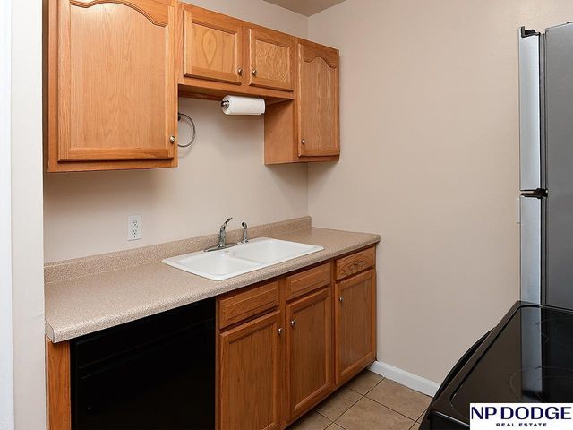 2701 S 60th Street, Omaha, NE 68106