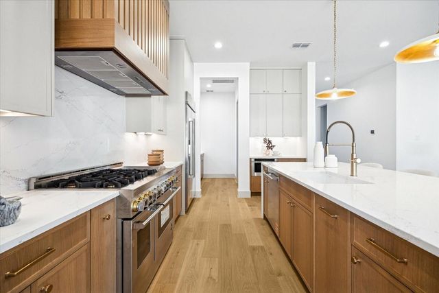 910 W 41st Street, Houston, TX 77018