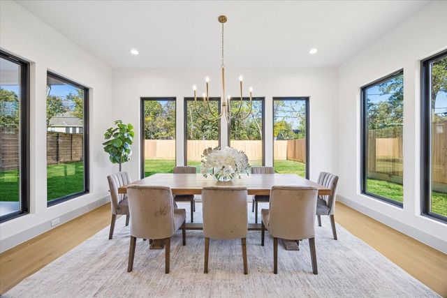 910 W 41st Street, Houston, TX 77018