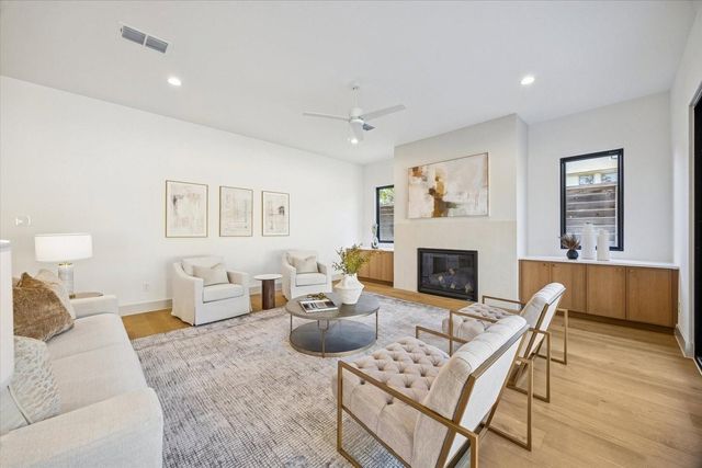 910 W 41st Street, Houston, TX 77018