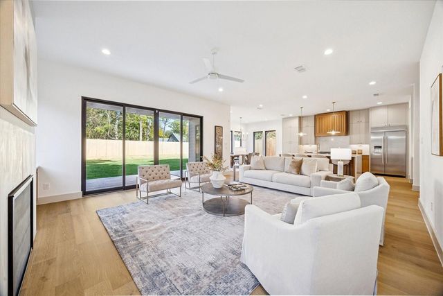 910 W 41st Street, Houston, TX 77018