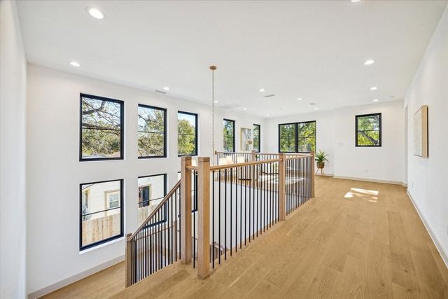 910 W 41st Street, Houston, TX 77018