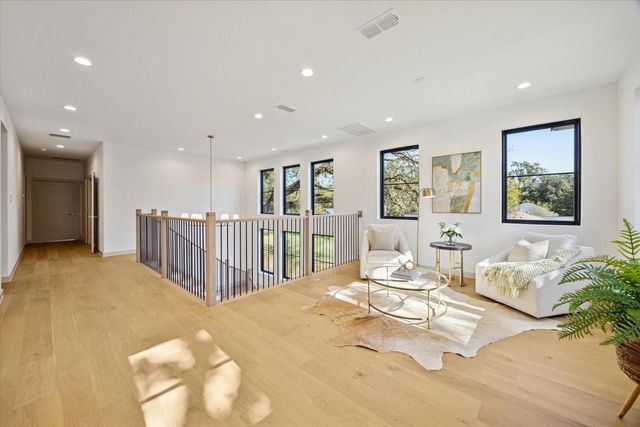 910 W 41st Street, Houston, TX 77018