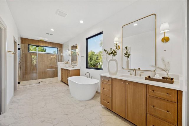 910 W 41st Street, Houston, TX 77018