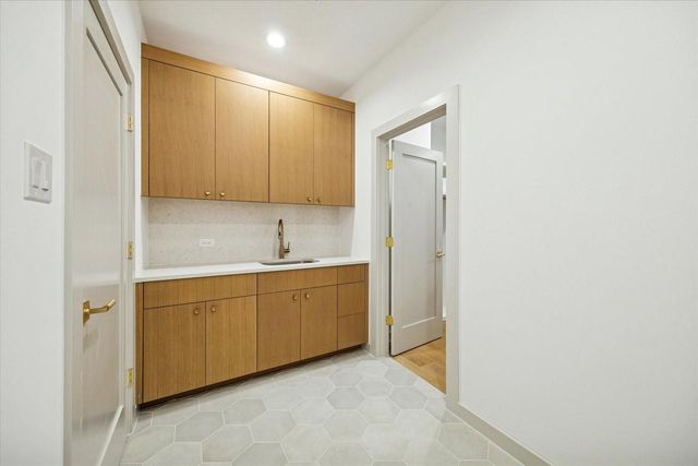 910 W 41st Street, Houston, TX 77018