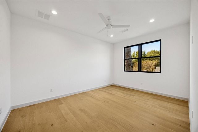 910 W 41st Street, Houston, TX 77018