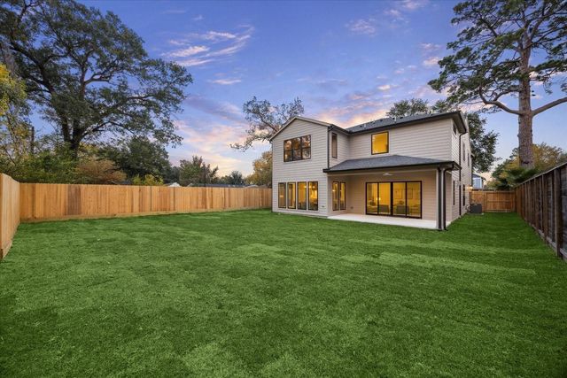 910 W 41st Street, Houston, TX 77018