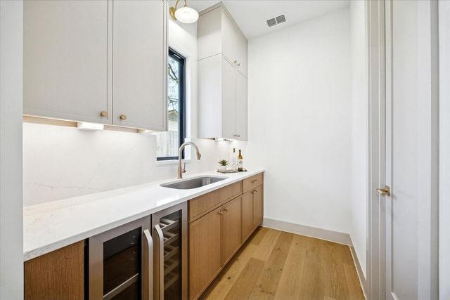 910 W 41st Street, Houston, TX 77018