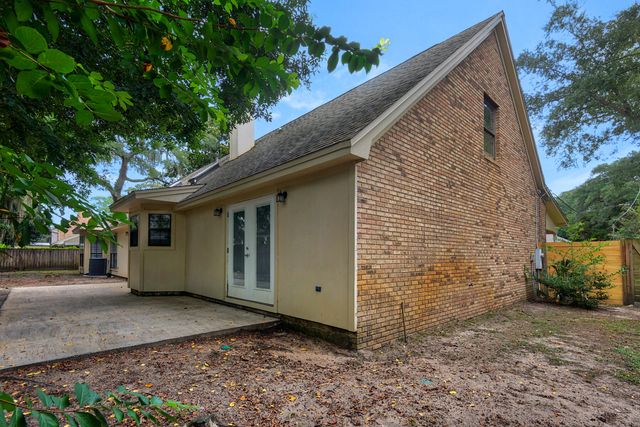 5 Shady Lane, Mary Esther, FL 32569