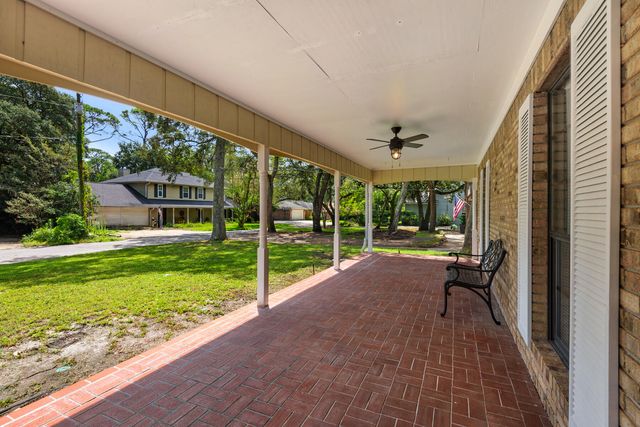 5 Shady Lane, Mary Esther, FL 32569
