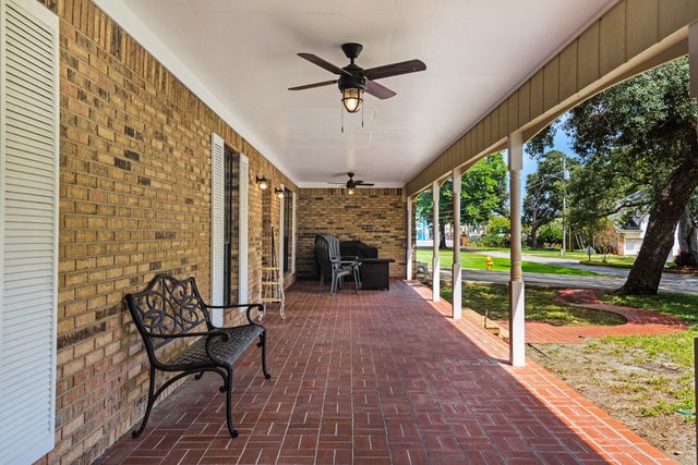 5 Shady Lane, Mary Esther, FL 32569