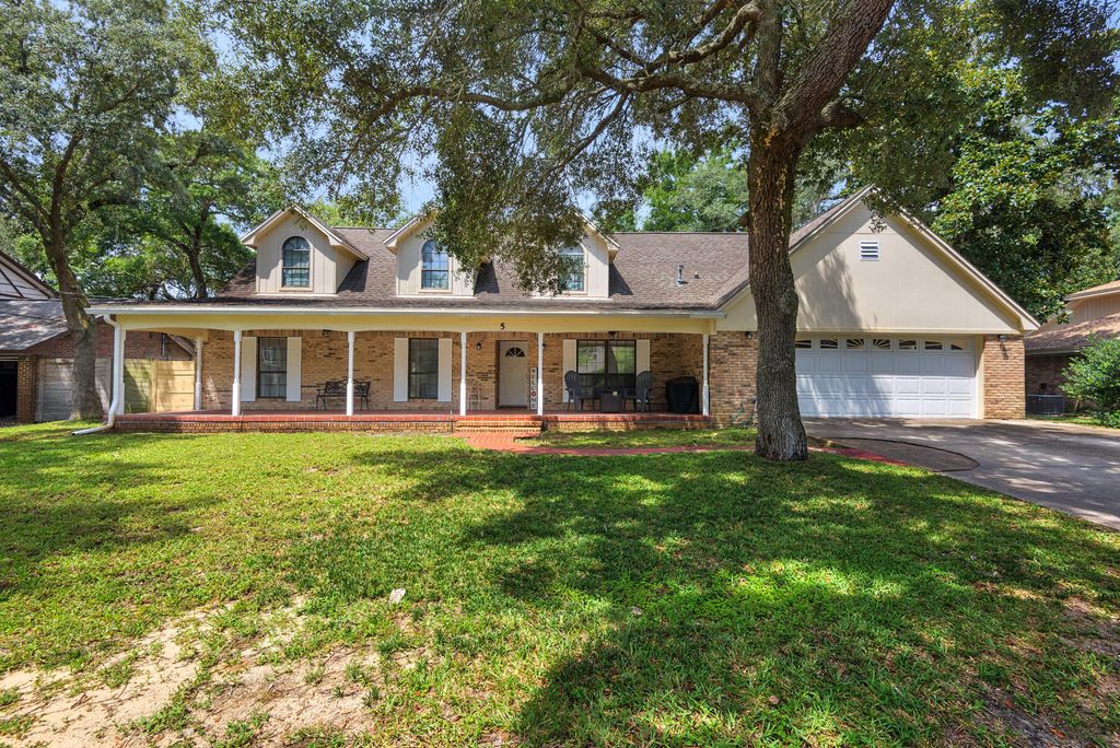 5 Shady Lane, Mary Esther, FL 32569