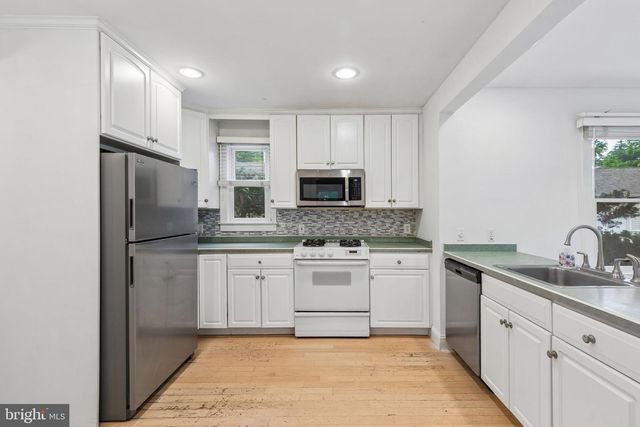 320 W 3RD ST, Moorestown, NJ 08057