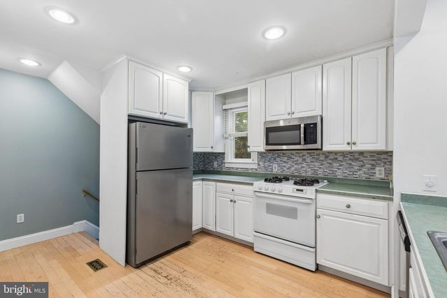 320 W 3RD ST, Moorestown, NJ 08057