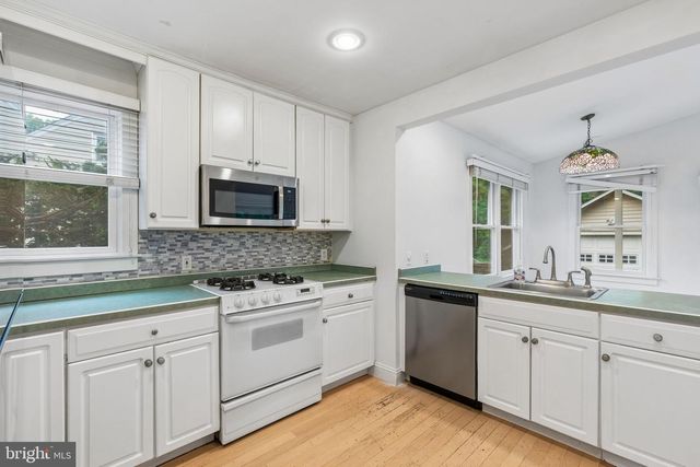 320 W 3RD ST, Moorestown, NJ 08057