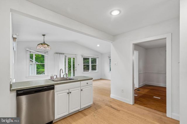320 W 3RD ST, Moorestown, NJ 08057