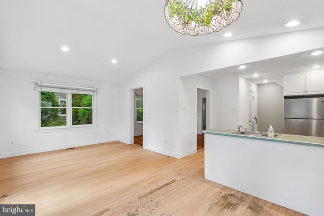 320 W 3RD ST, Moorestown, NJ 08057