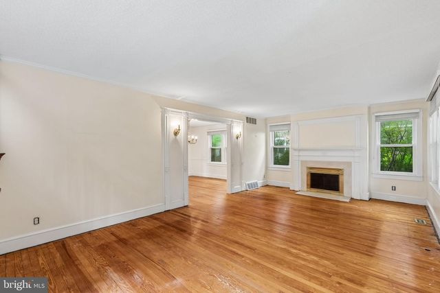 320 W 3RD ST, Moorestown, NJ 08057