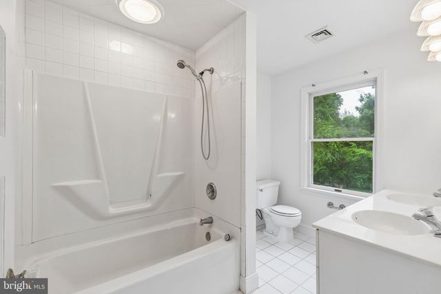 320 W 3RD ST, Moorestown, NJ 08057