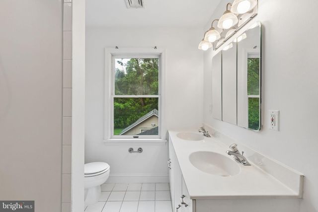 320 W 3RD ST, Moorestown, NJ 08057