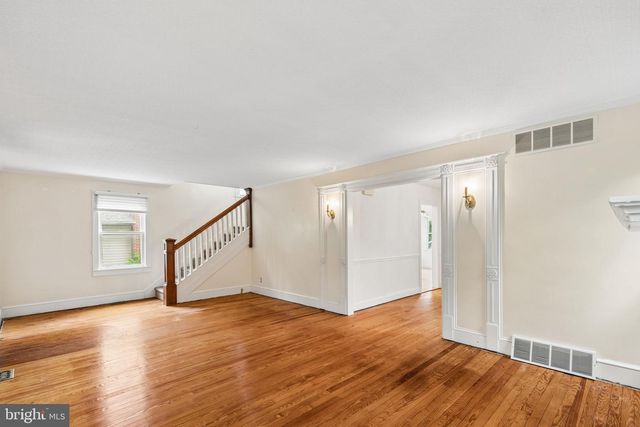 320 W 3RD ST, Moorestown, NJ 08057