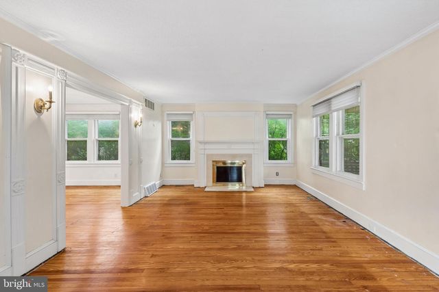 320 W 3RD ST, Moorestown, NJ 08057