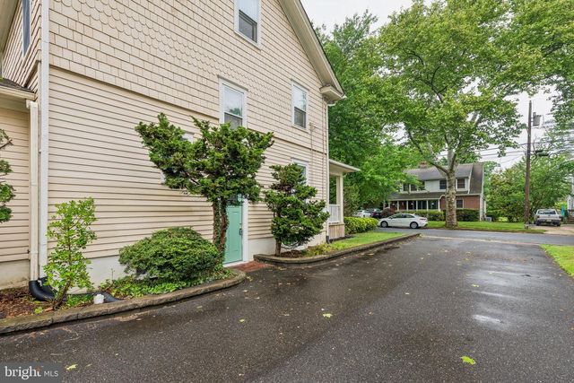 320 W 3RD ST, Moorestown, NJ 08057