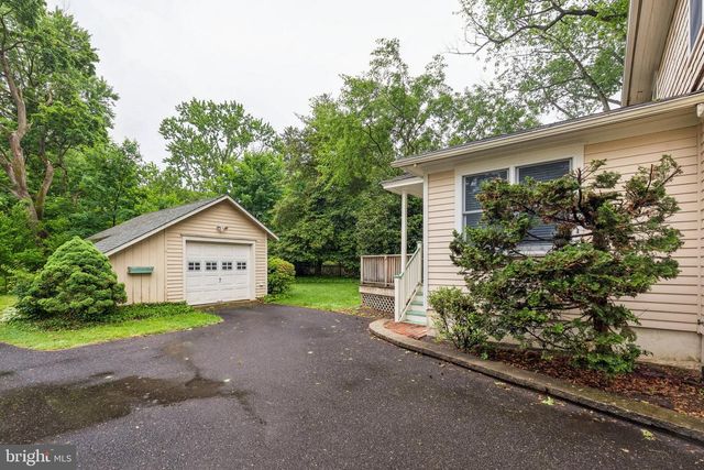 320 W 3RD ST, Moorestown, NJ 08057