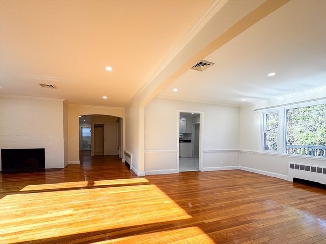 92 Woodcliff Rd, Brookline, MA 02467