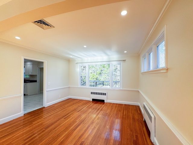 92 Woodcliff Rd, Brookline, MA 02467