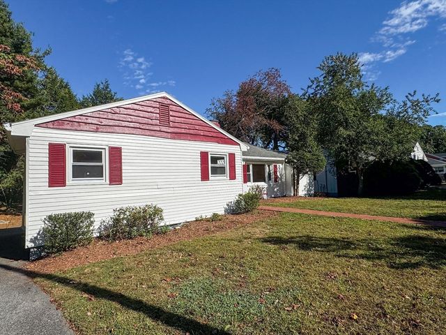 92 Woodcliff Rd, Brookline, MA 02467