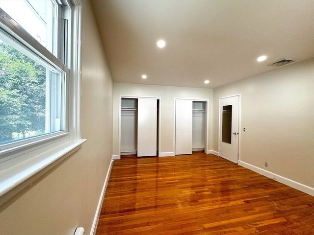 92 Woodcliff Rd, Brookline, MA 02467