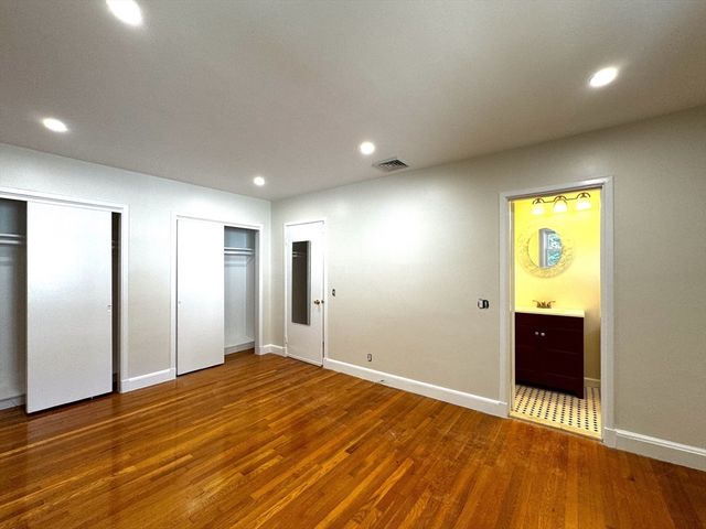 92 Woodcliff Rd, Brookline, MA 02467