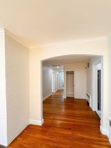 92 Woodcliff Rd, Brookline, MA 02467