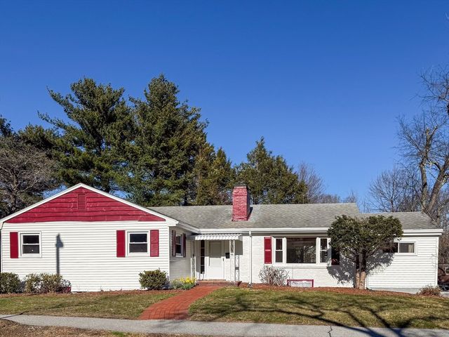 92 Woodcliff Rd, Brookline, MA 02467