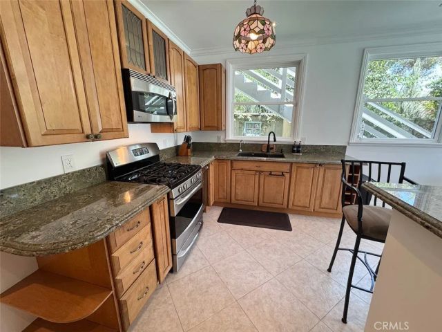 180 High Dr B, Laguna Beach, CA 92651