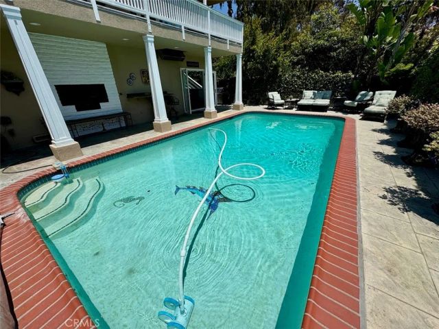 180 High Dr B, Laguna Beach, CA 92651