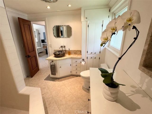 180 High Dr B, Laguna Beach, CA 92651