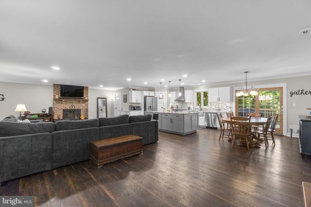 6421 LOCUST LN, Sykesville, MD 21784