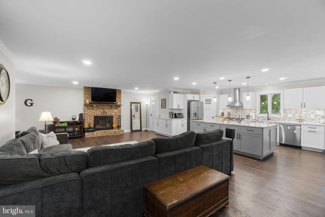 6421 LOCUST LN, Sykesville, MD 21784