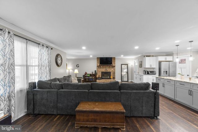6421 LOCUST LN, Sykesville, MD 21784