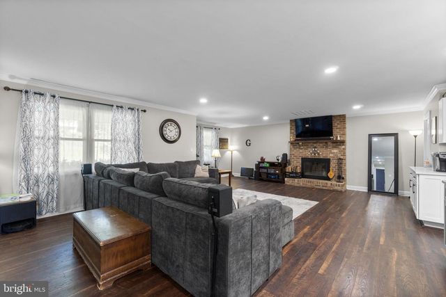 6421 LOCUST LN, Sykesville, MD 21784